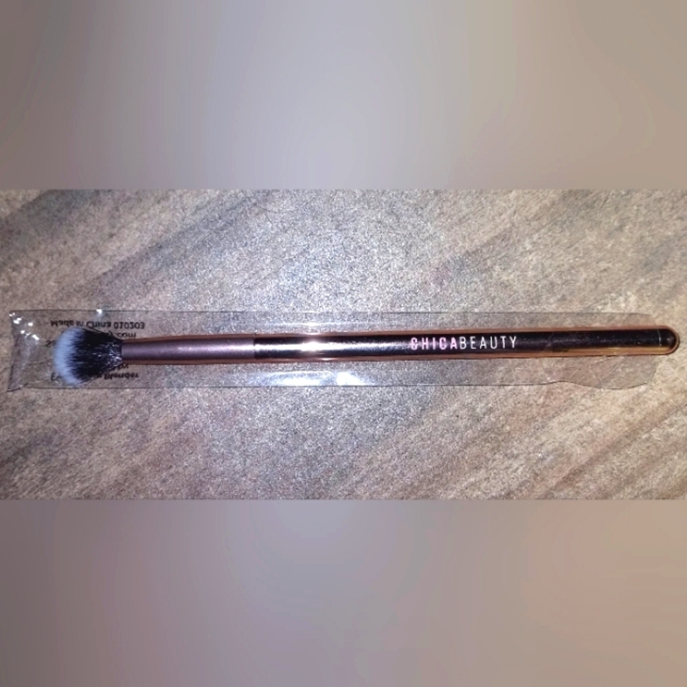 ChicaBeauty Eyeshadow Blender Brush